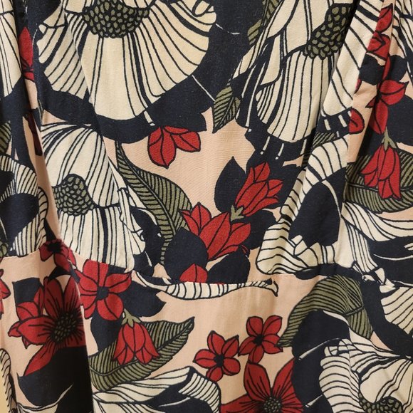 LOFT Floral Dress Petite Size: 2P - Picture 2 of 5